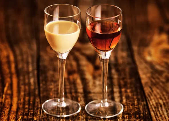 Descobreix amb Magda Nadal la màgia dels vins i aperitius dolços. Vins del Celler Maset i l'autèntic vermut Rapitenc. Una deliciosa experiència culinària per a les vostres celebracions de cap d'any.