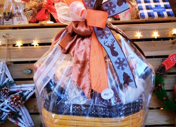 L'opció de cistelles de Nadal personalitzades de Magda Nadal ofereix la llibertat de triar els productes que prefereixis i ajustar el regal al teu pressupost. Compra en línia o visita la nostra botiga i exhibició a La Ràpita.