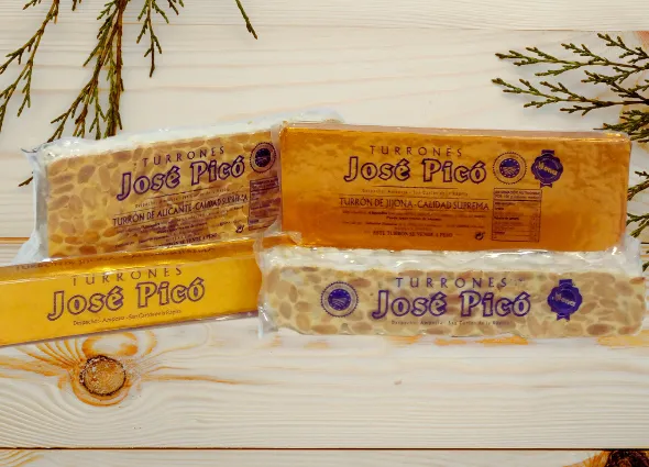 ¡No hay opción mejor para relajarse en la Navidad que disfrutar de los deliciosos turrones artesanales de José Picó! El Maestro Turronero ha dedicado años a crear los turrones de Jijona y los de Alicante, así como la tradicional torta de turrón de Alicante. Estos son la expresión del corazón y el alma de los exquisitos productos culinarios navideños de Magda Nadal de venta en línea y en la tienda en La Ràpita.