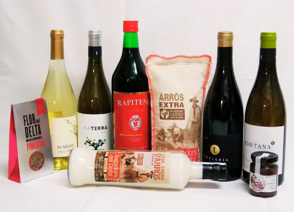 Los lotes navideños de Magda Nadal ofrecen opciones simples y especiales con productos culinarios de alta calidad, ideales para destacar con presupuesto reducido. Sorprende con la exquisitez de productos gourmet tradicionales y autóctonos de las Tierras del Ebro para una experiencia culinaria inolvidable.