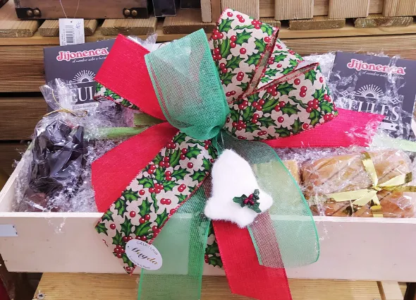 Ofrecer frescura para el verano con helados Jijonenca y regalos de tradición Navideña en los días de diciembre. En los cálidos meses estivales, somos Gelateria Magda, cuando la Navidad ilumina nuestros corazones entonces cambiamos a Magda Nadal con turrones José Picó, delicias navideñas, vinos, cavas, lotes y cestas personalizadas a medida.