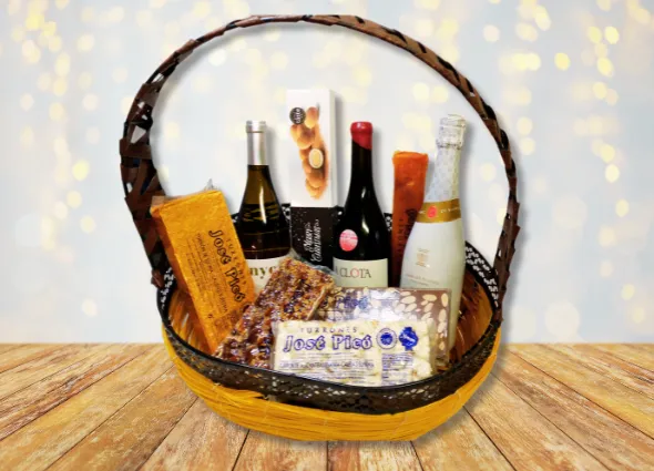 Personalizar cestas de Navidad con Magda Nadal. Nuestros clientes pueden personalizar su cesta de Navidad a partir de los gustos de los destinatarios, el presupuesto, el tamaño y el estilo,
